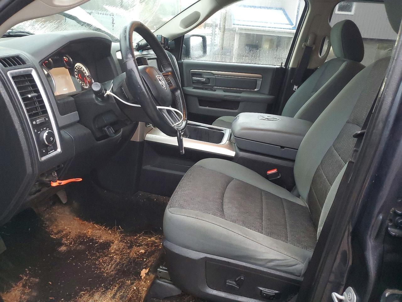 2016 RAM 1500 SLT photo 13