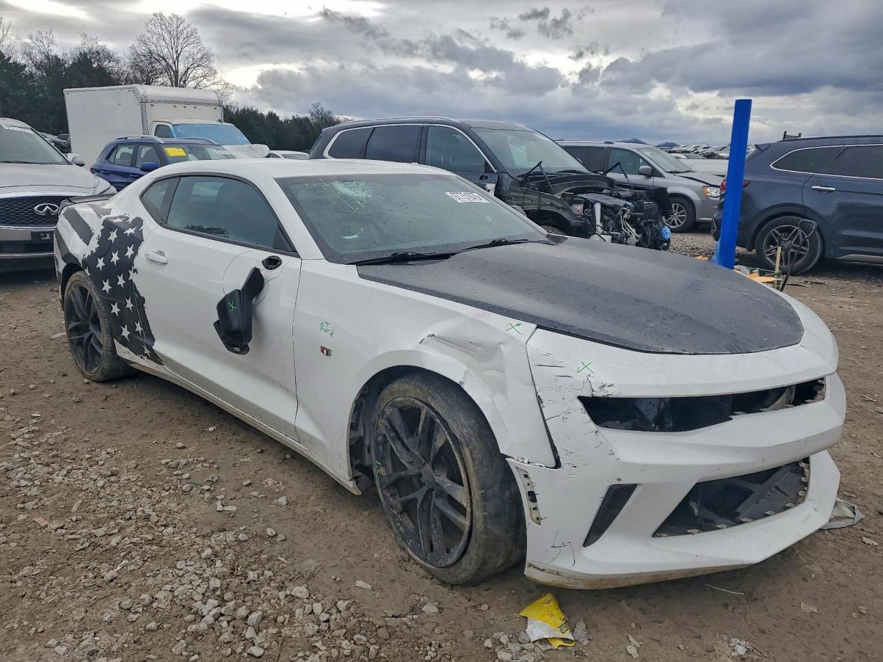 2017 CHEVROLET CAMARO LT photo 4