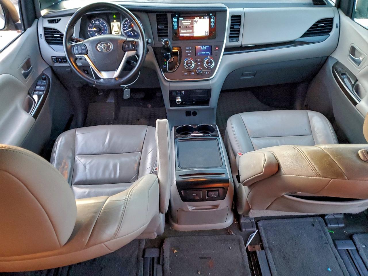 2015 TOYOTA SIENNA XLE photo 22