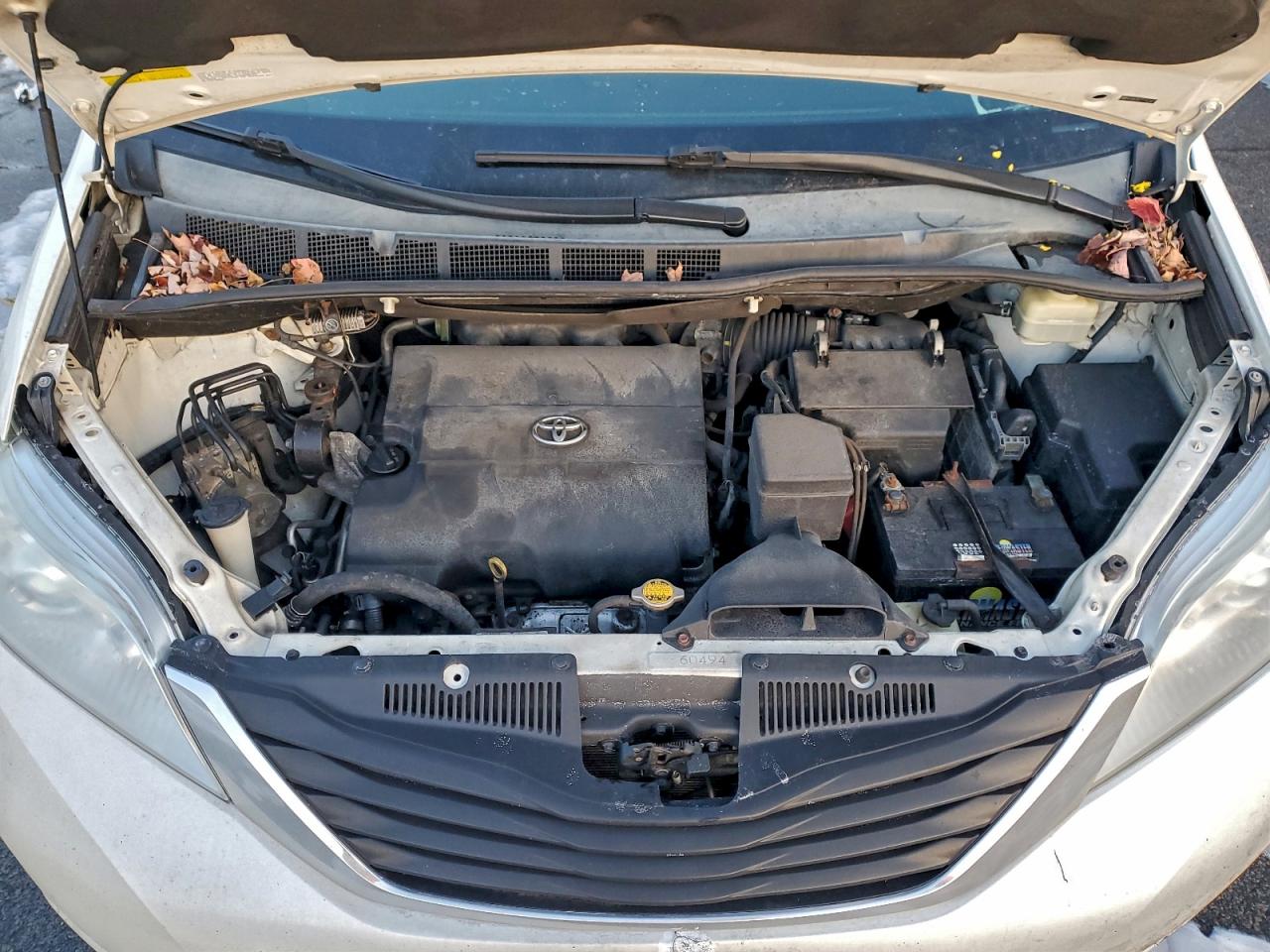 2015 TOYOTA SIENNA XLE photo 34