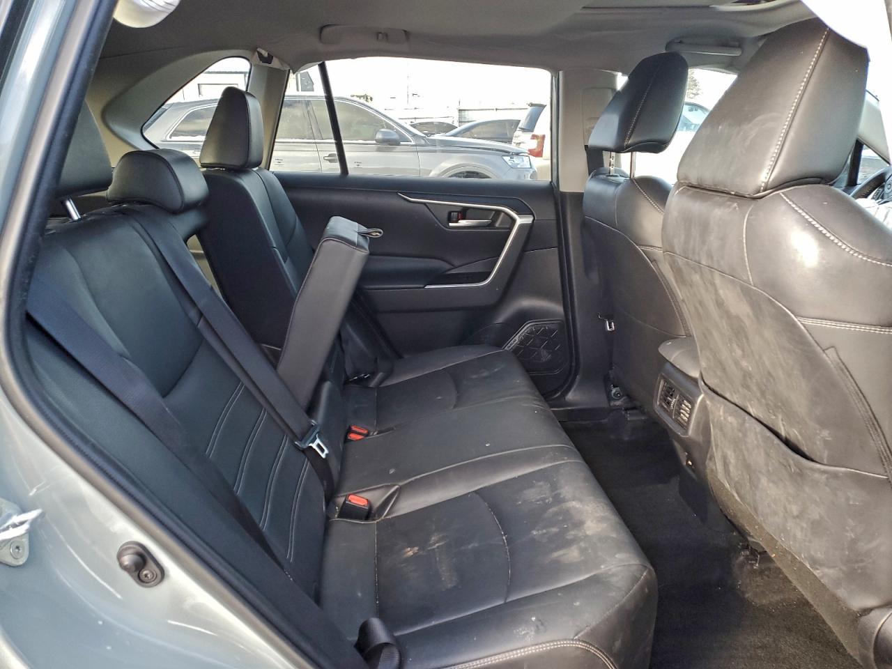 2021 TOYOTA RAV4 XLE PREMIUM photo 11