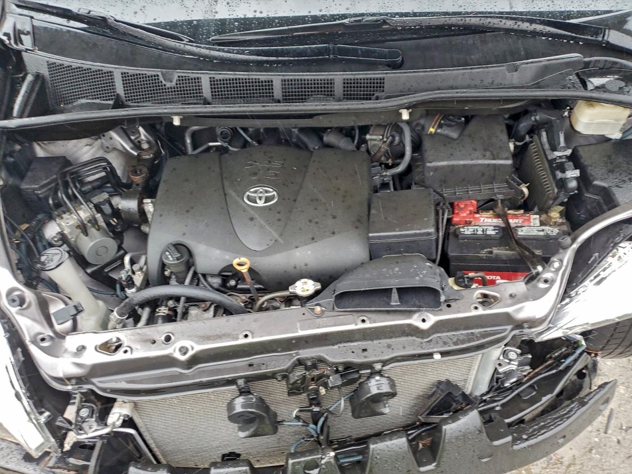 2017 TOYOTA SIENNA XLE photo 12