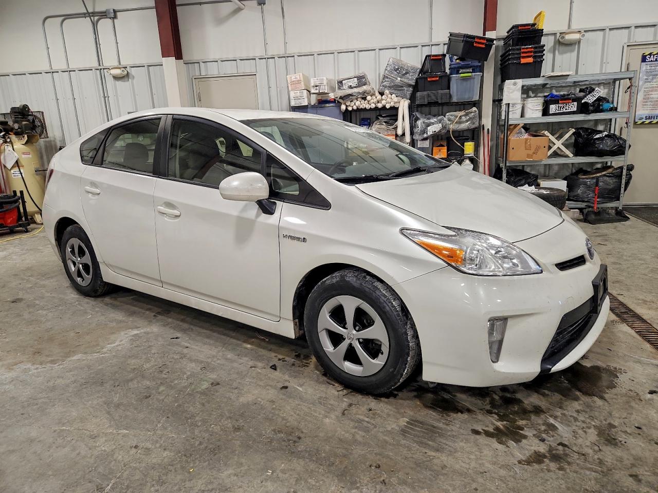 2014 TOYOTA PRIUS photo 4