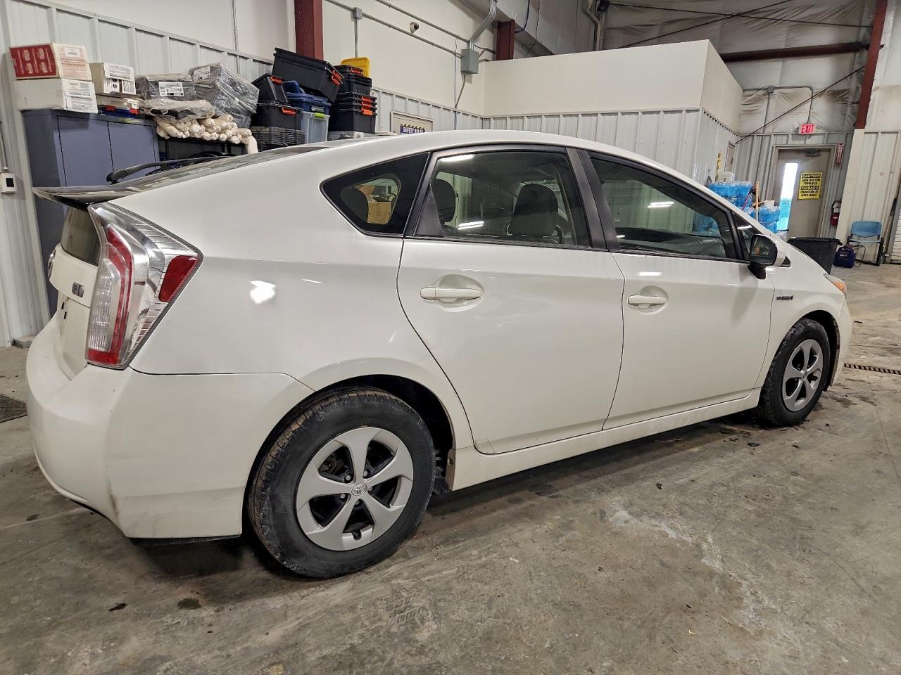 2014 TOYOTA PRIUS photo 3