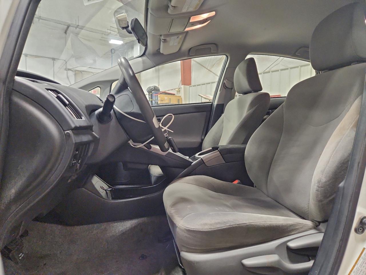 2014 TOYOTA PRIUS photo 7