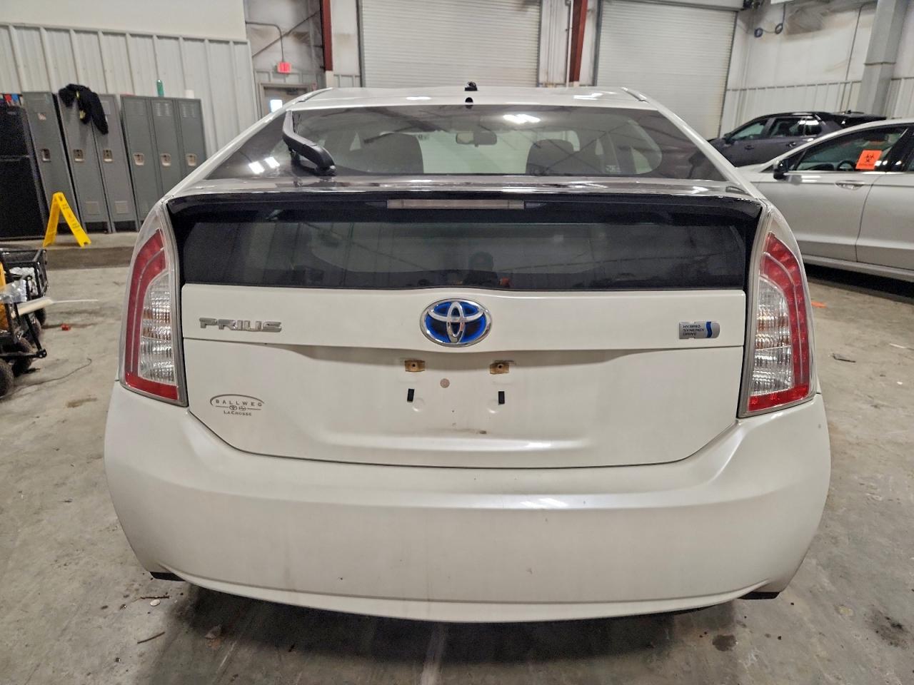 2014 TOYOTA PRIUS photo 6