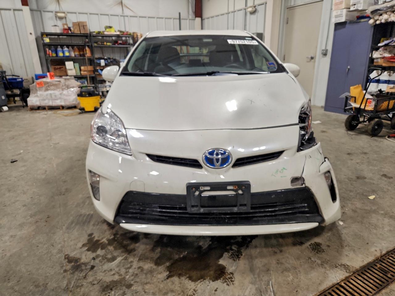 2014 TOYOTA PRIUS photo 5
