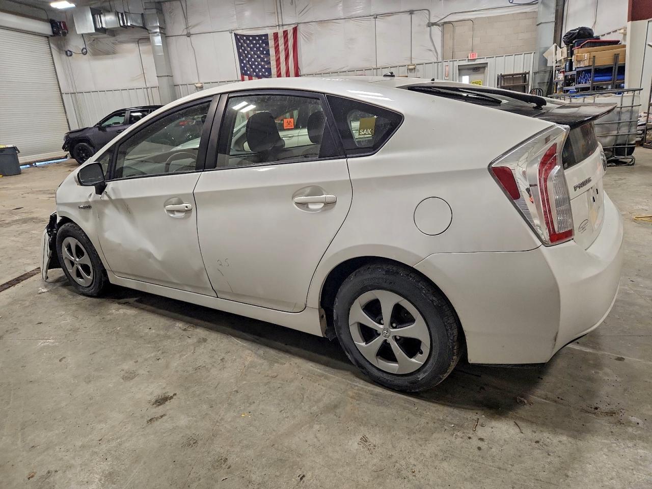 2014 TOYOTA PRIUS photo 2