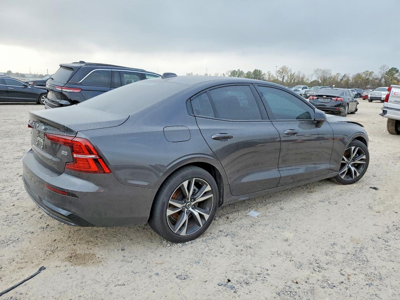 2024 VOLVO S60 CORE photo 3