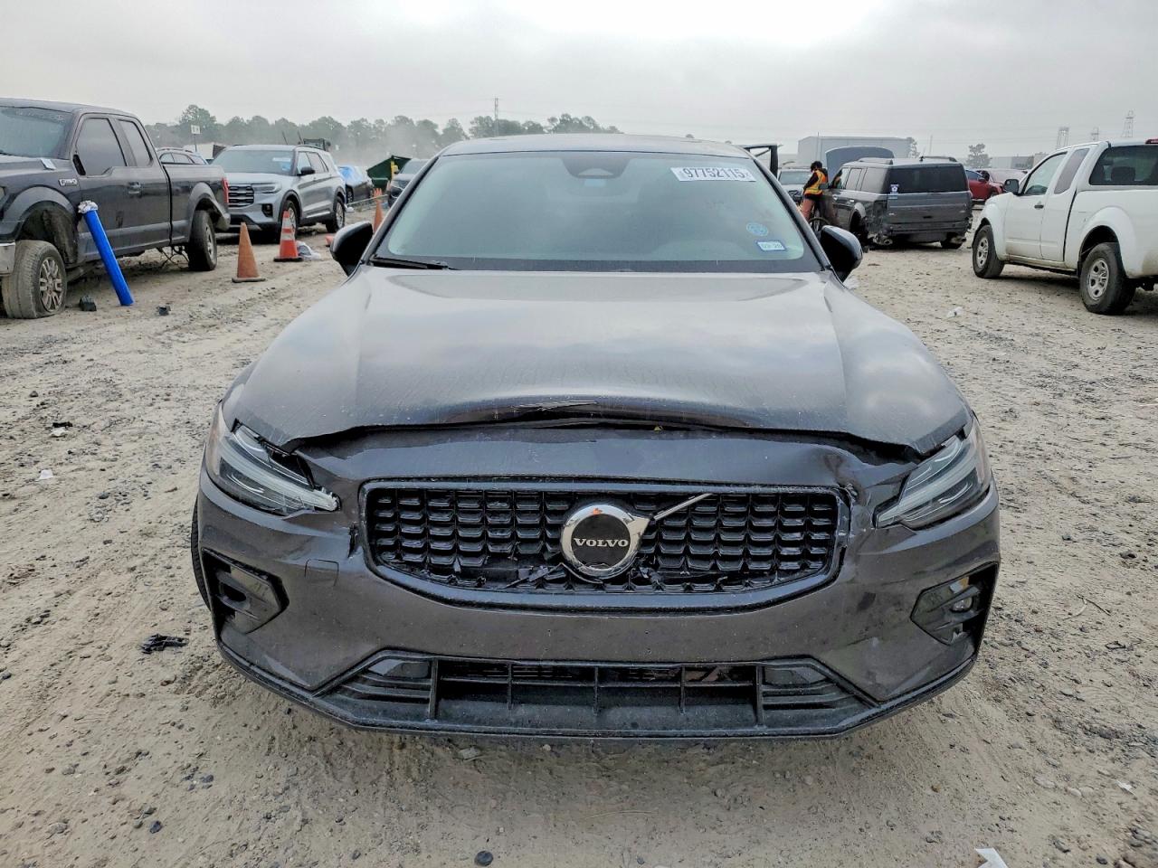 2024 VOLVO S60 CORE photo 5