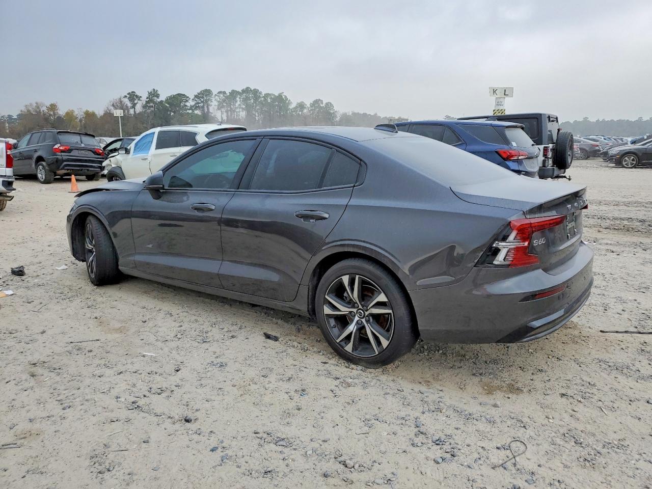 2024 VOLVO S60 CORE photo 2