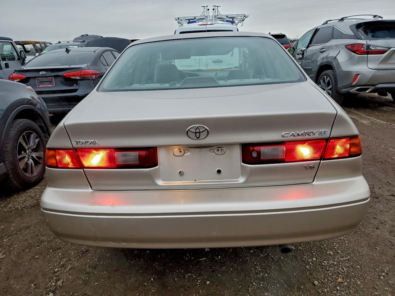 1999 TOYOTA CAMRY LE photo 11