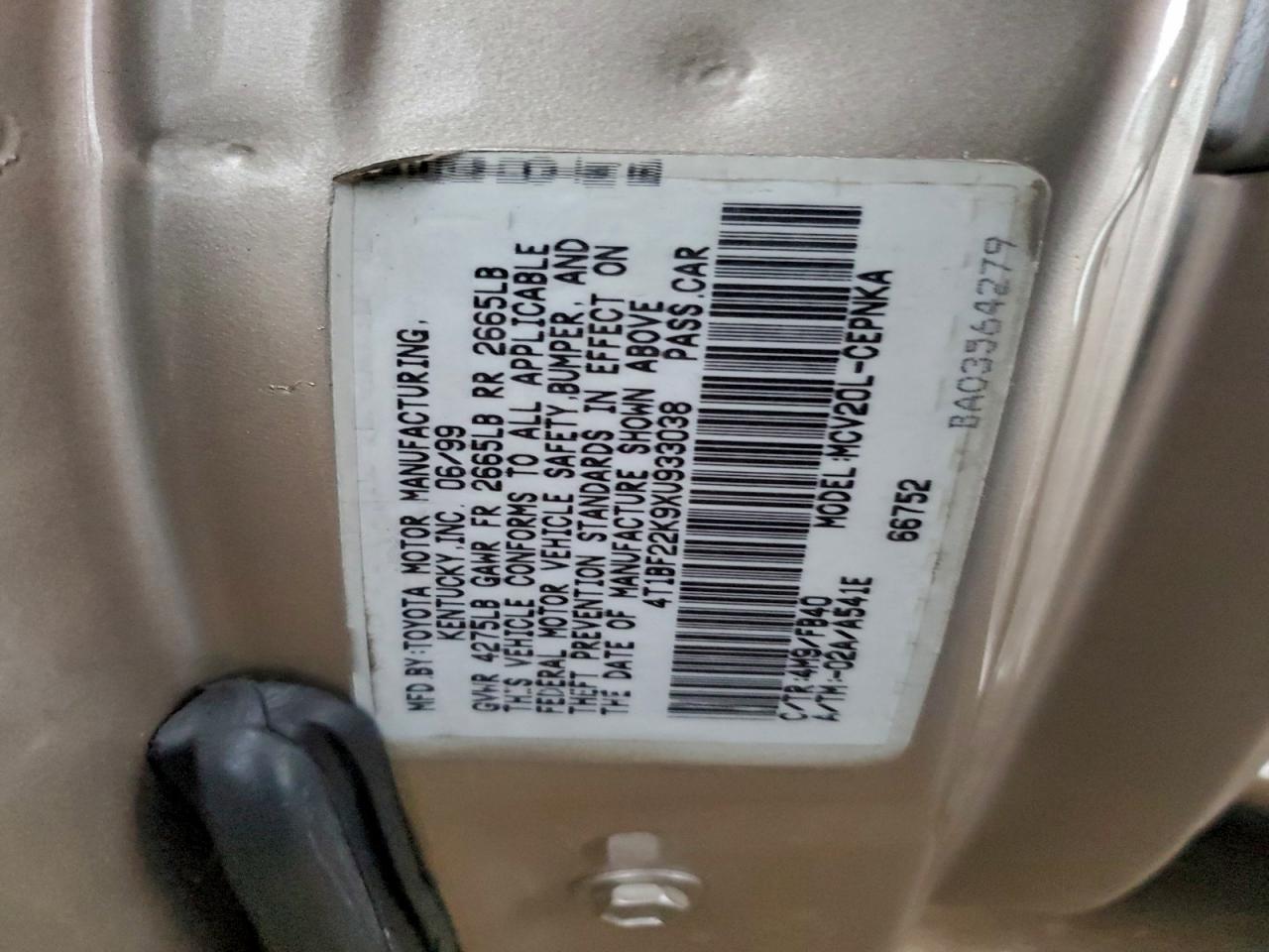 1999 TOYOTA CAMRY LE photo 23