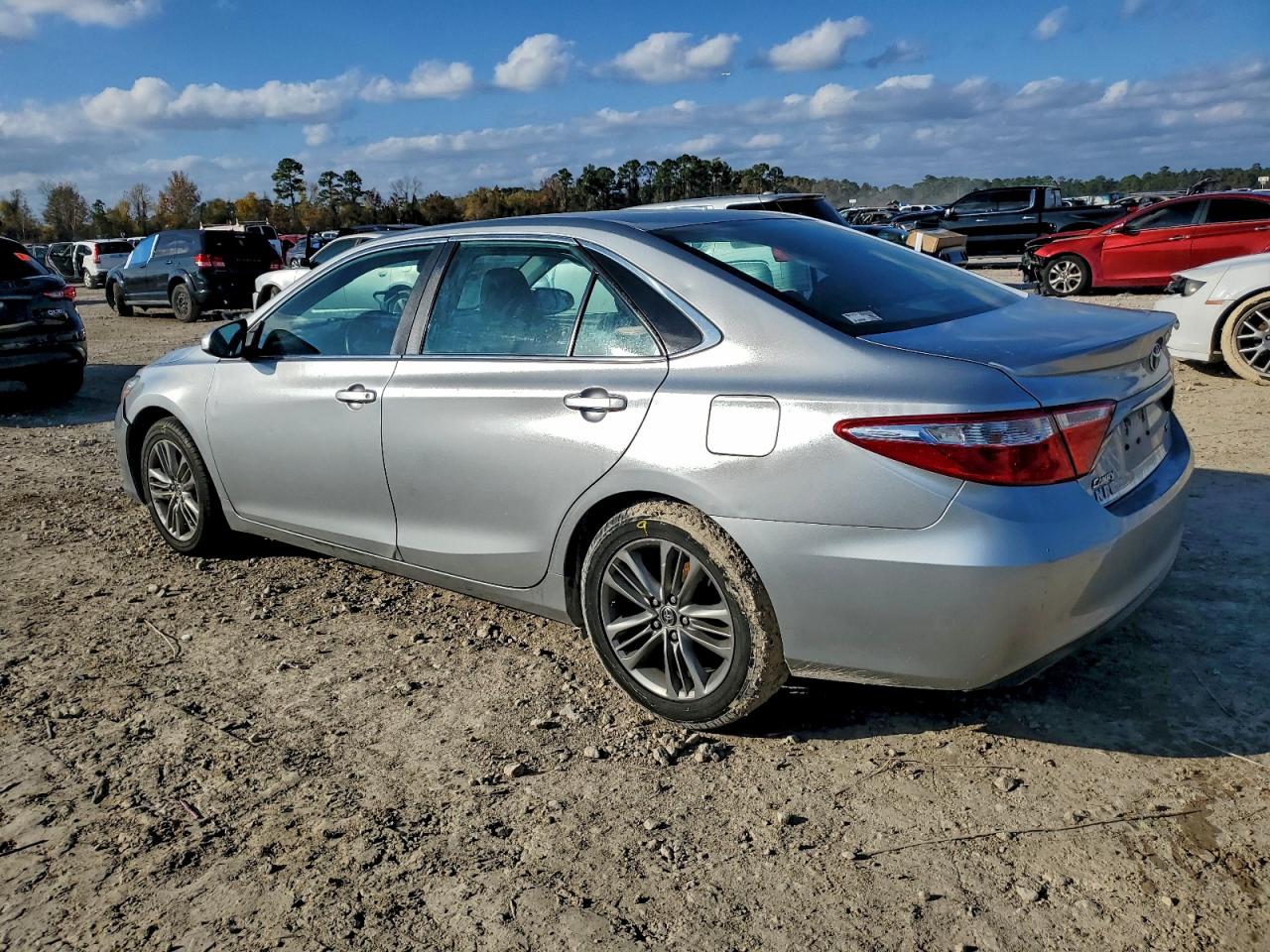2016 TOYOTA CAMRY LE photo 3