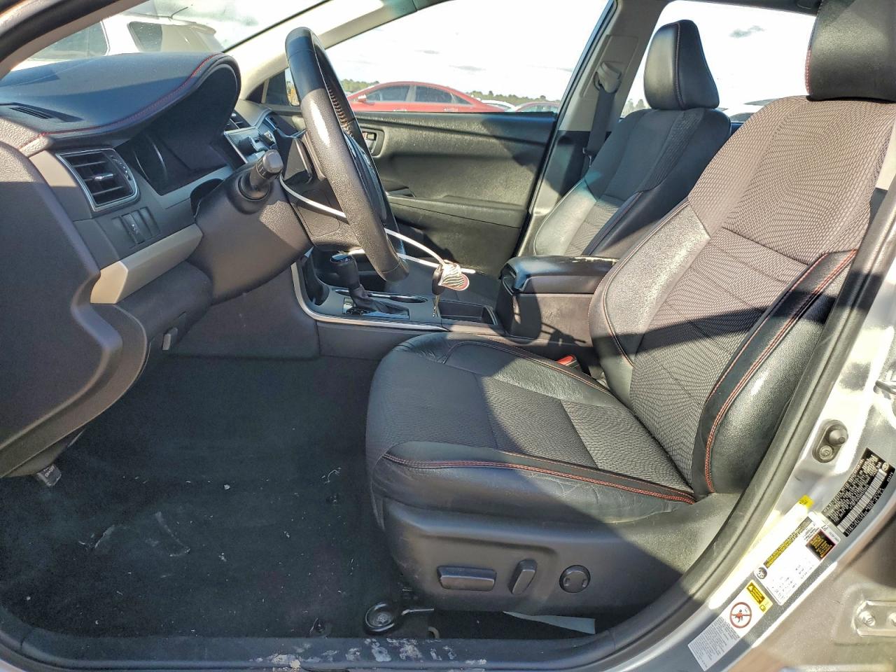 2016 TOYOTA CAMRY LE photo 13