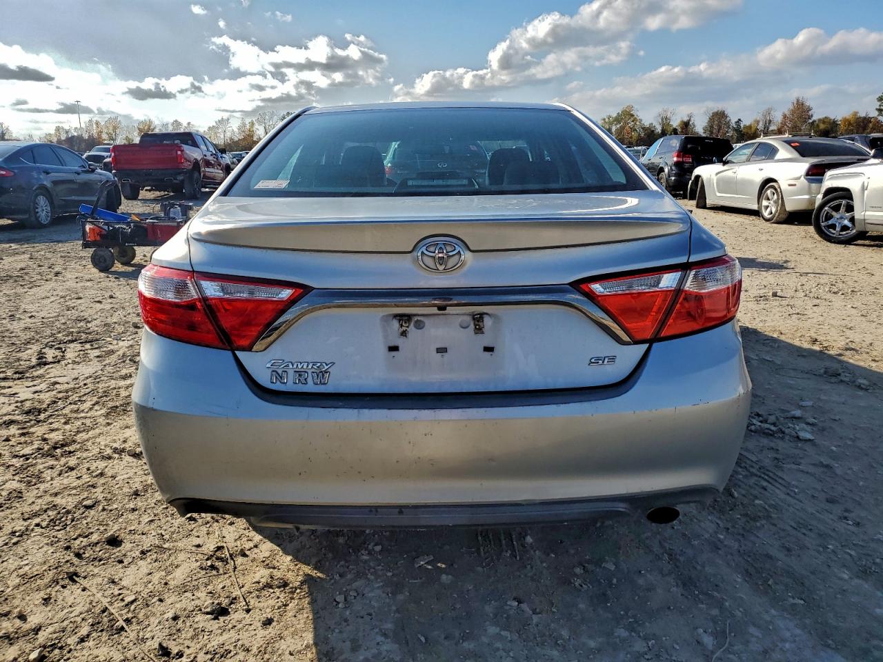 2016 TOYOTA CAMRY LE photo 11