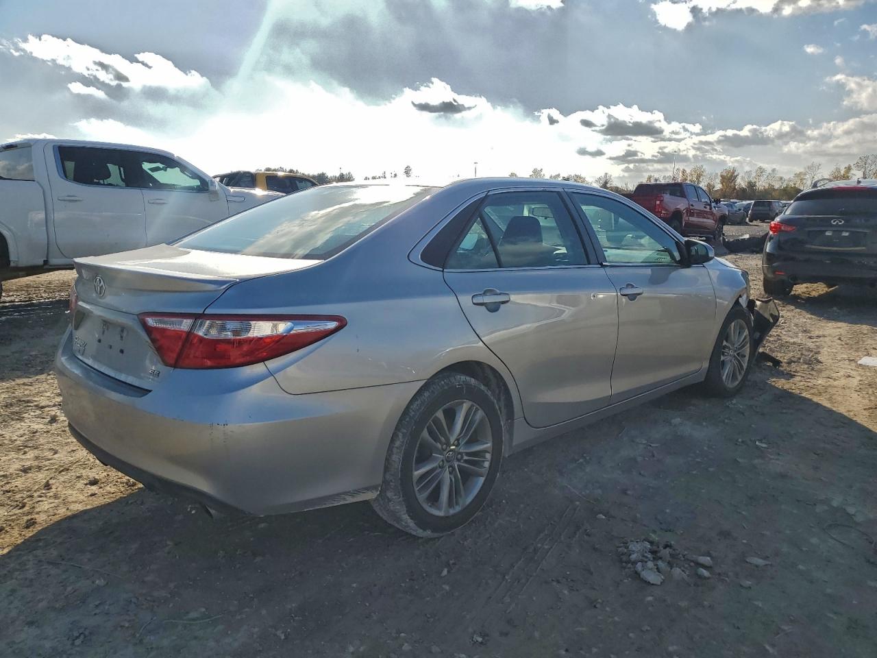 2016 TOYOTA CAMRY LE photo 5