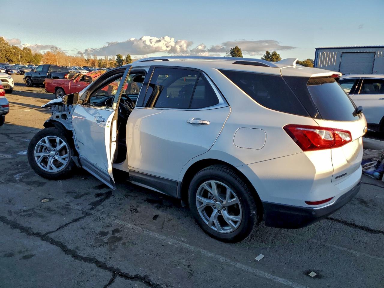 2018 CHEVROLET EQUINOX PREMIER photo 2