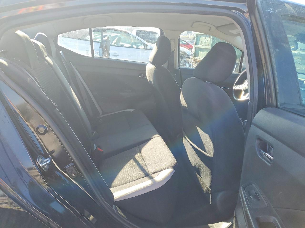 2021 NISSAN VERSA SV photo 19