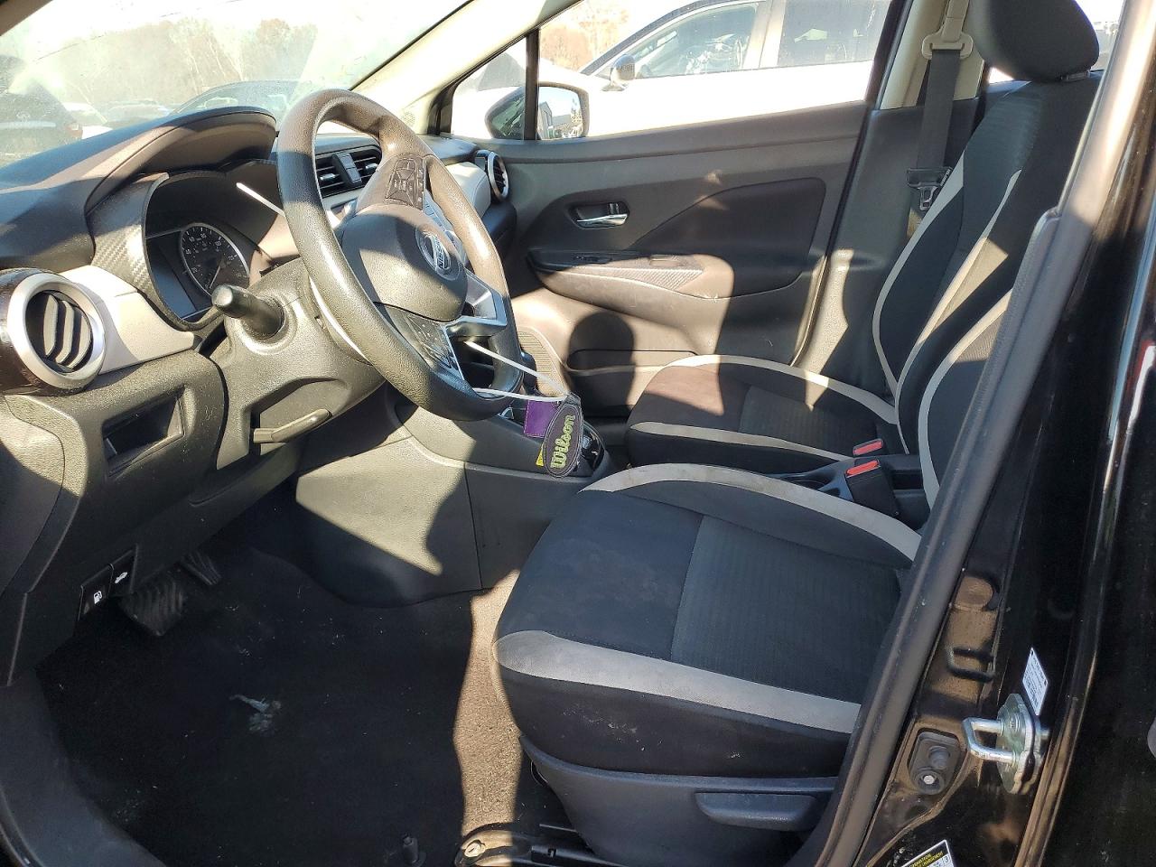 2021 NISSAN VERSA SV photo 13