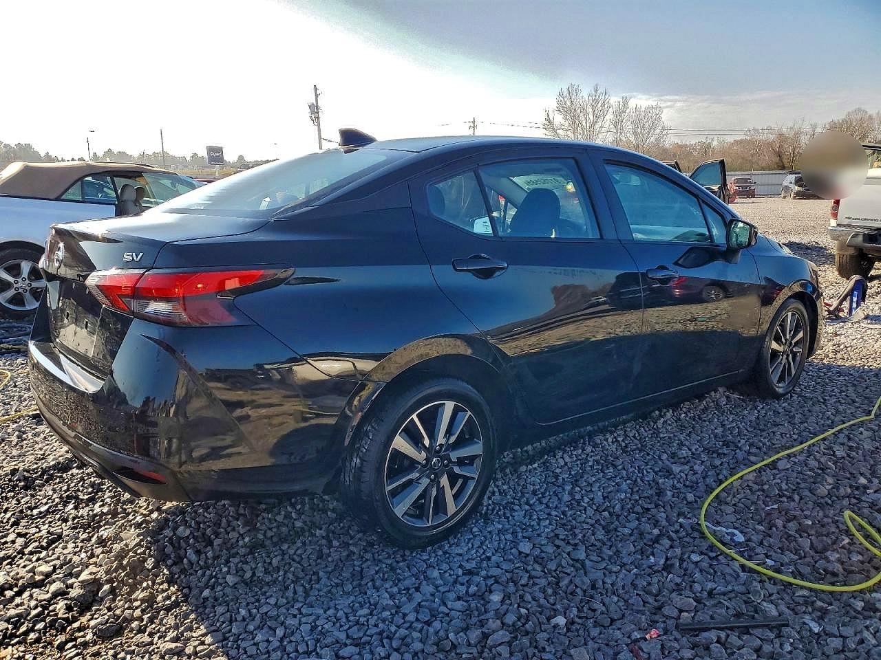 2021 NISSAN VERSA SV photo 5