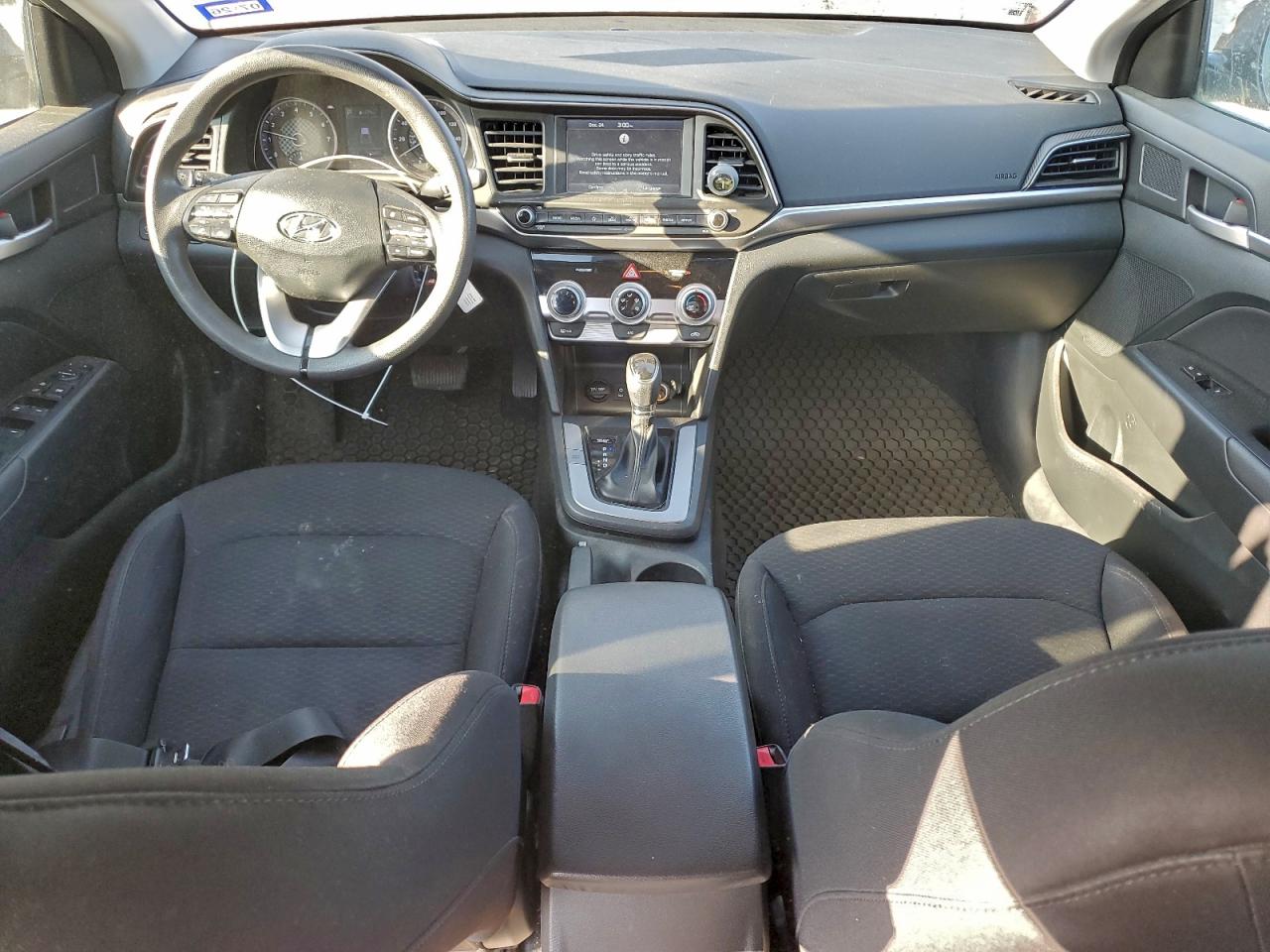 2019 HYUNDAI ELANTRA SEL photo 8
