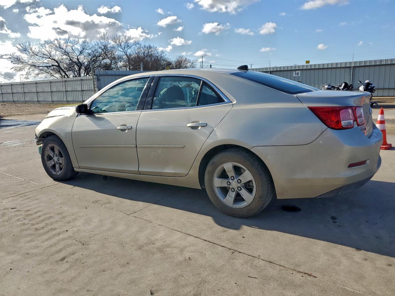 2014 CHEVROLET MALIBU LS photo 2