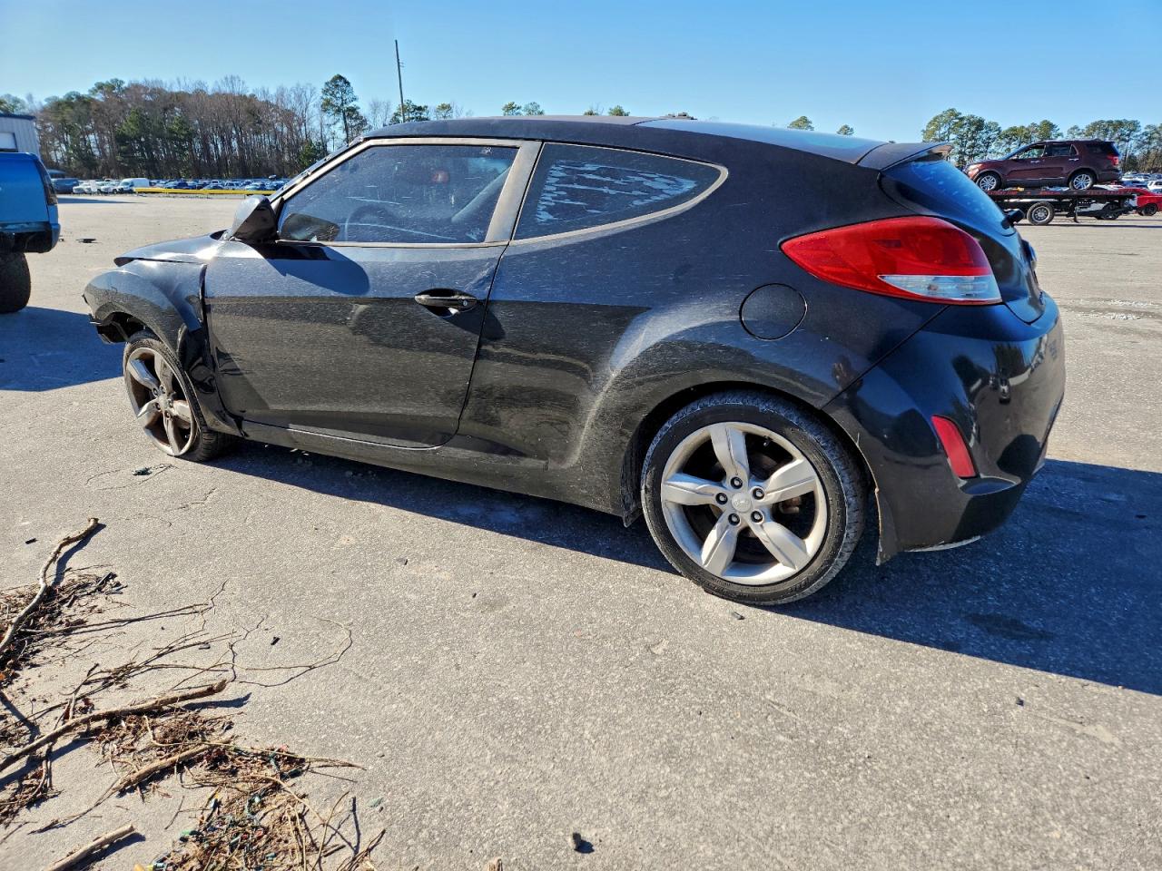 2013 HYUNDAI VELOSTER photo 2