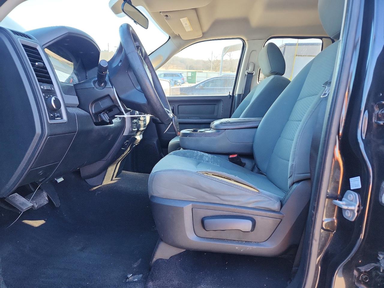 2017 RAM 1500 ST photo 13
