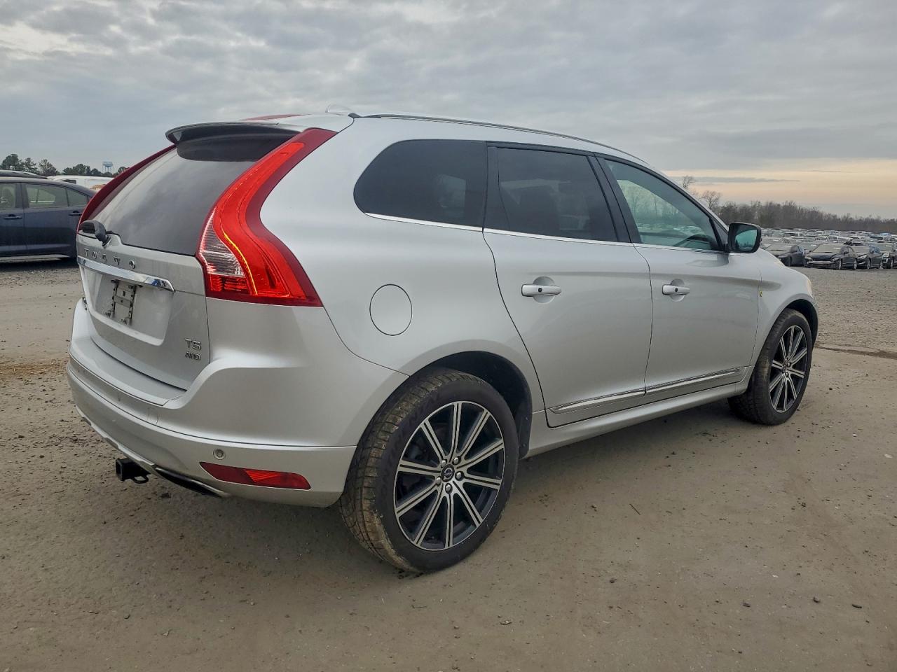 2015 VOLVO XC60 T5 PREMIER photo 3