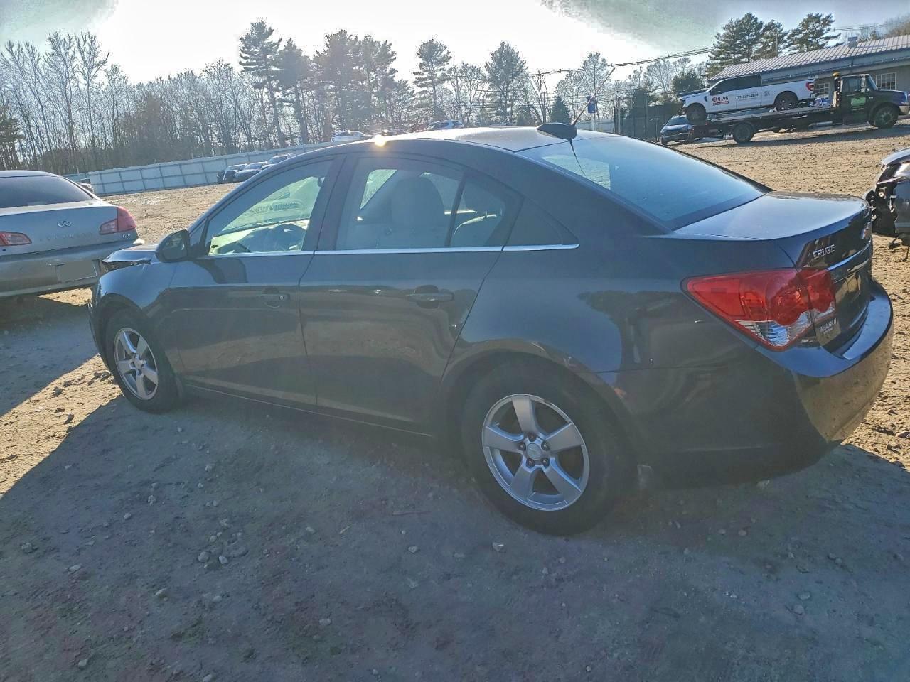 2015 CHEVROLET CRUZE LT photo 2