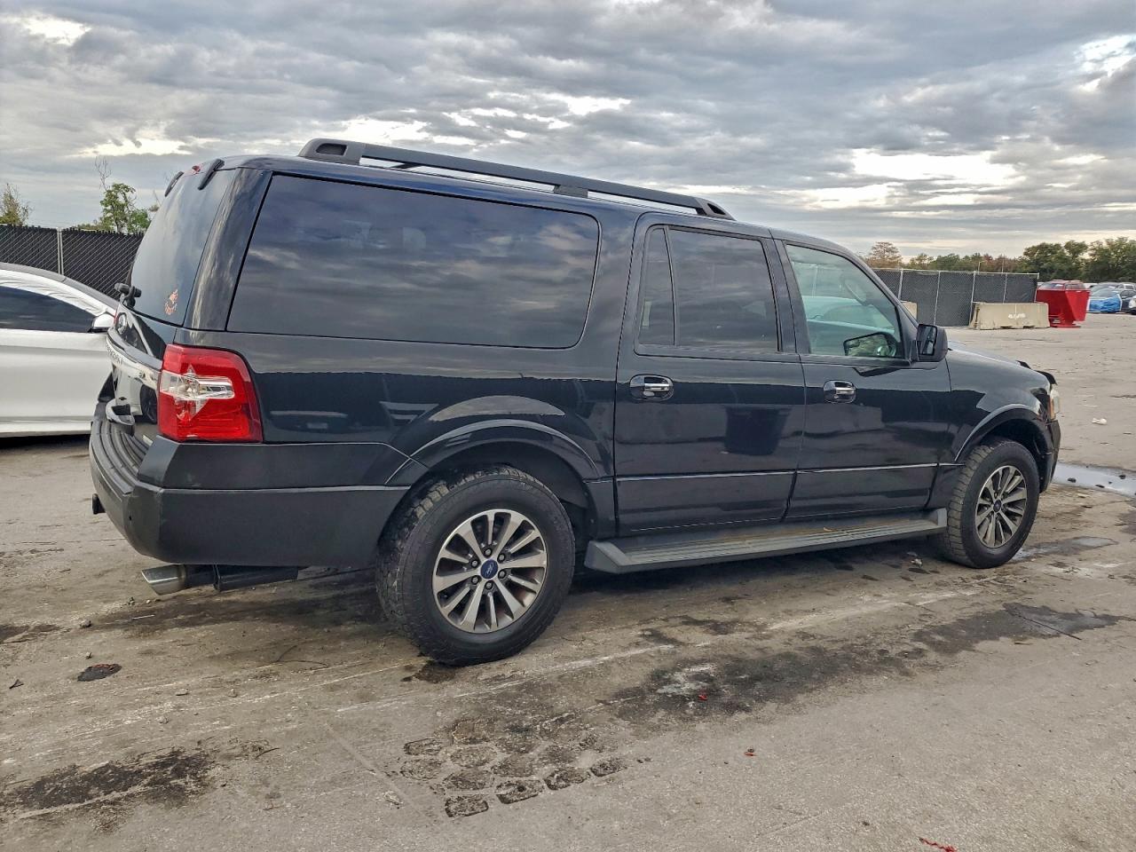 2015 FORD EXPEDITION EL XLT photo 3