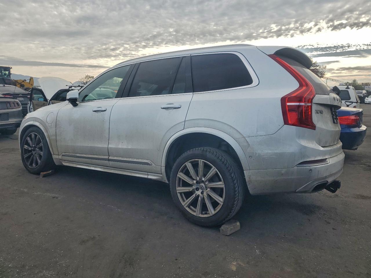 2017 VOLVO XC90 T8 photo 2