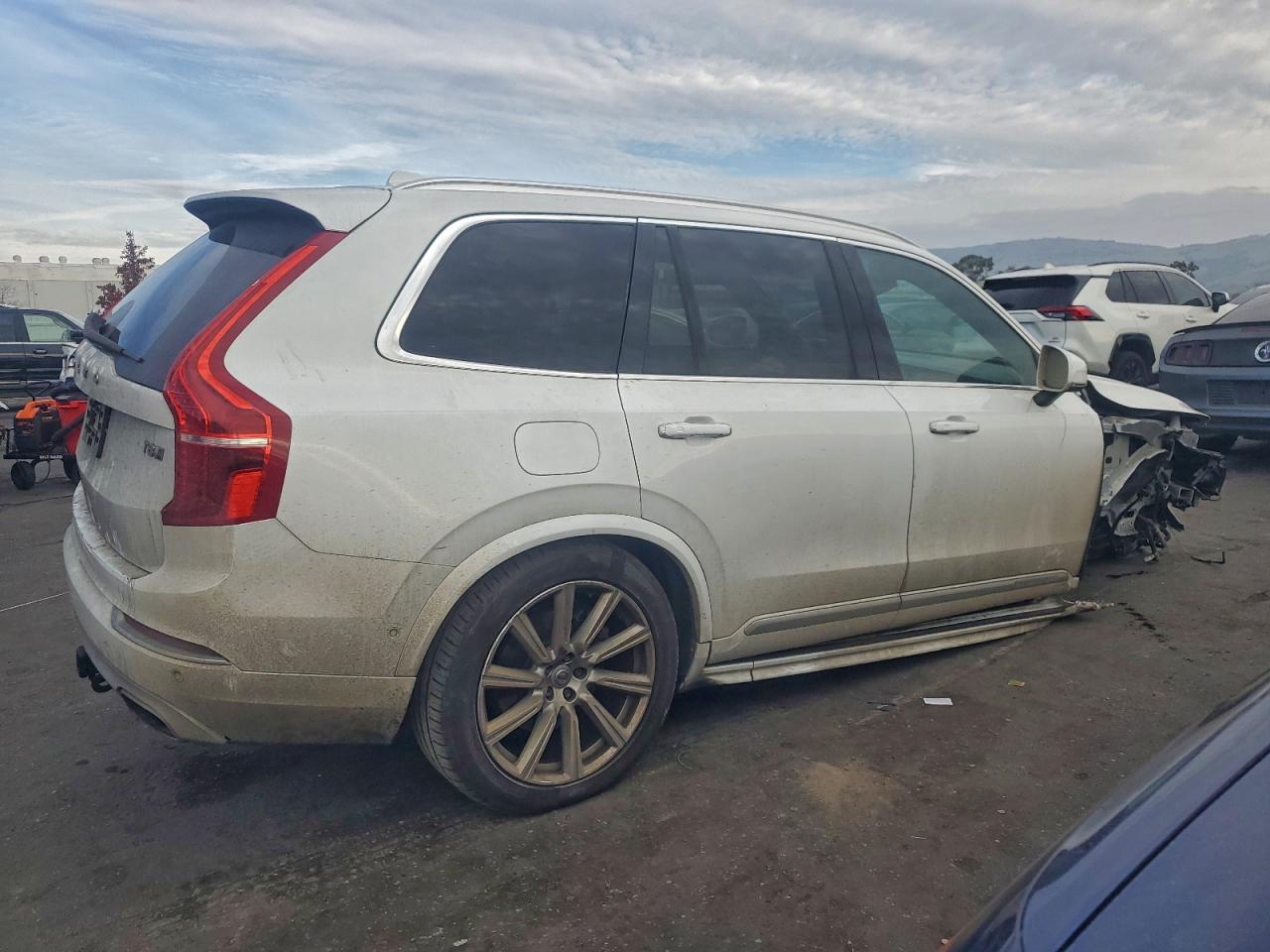 2017 VOLVO XC90 T8 photo 3