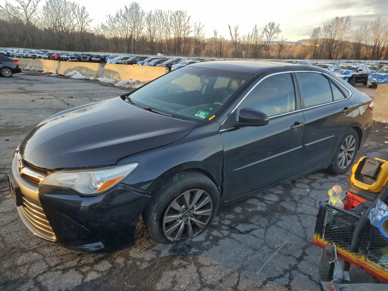 2016 TOYOTA CAMRY