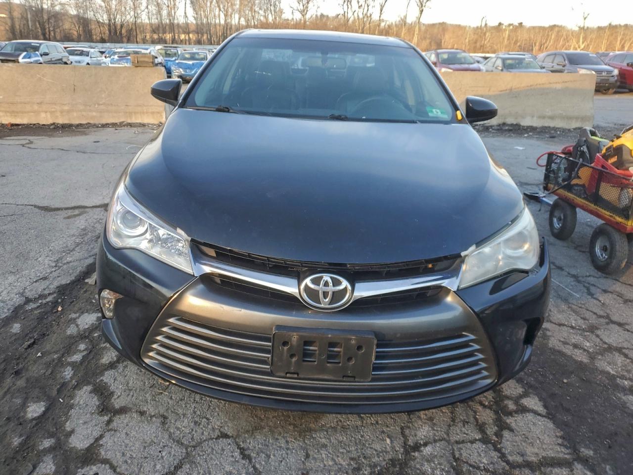 2016 TOYOTA CAMRY LE photo 9
