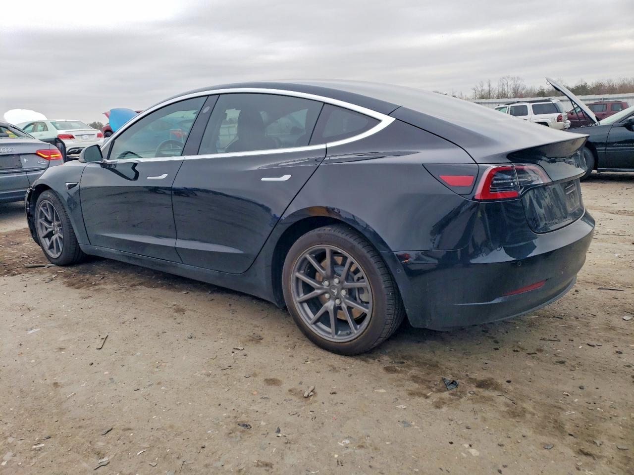 2018 TESLA MODEL 3 photo 4