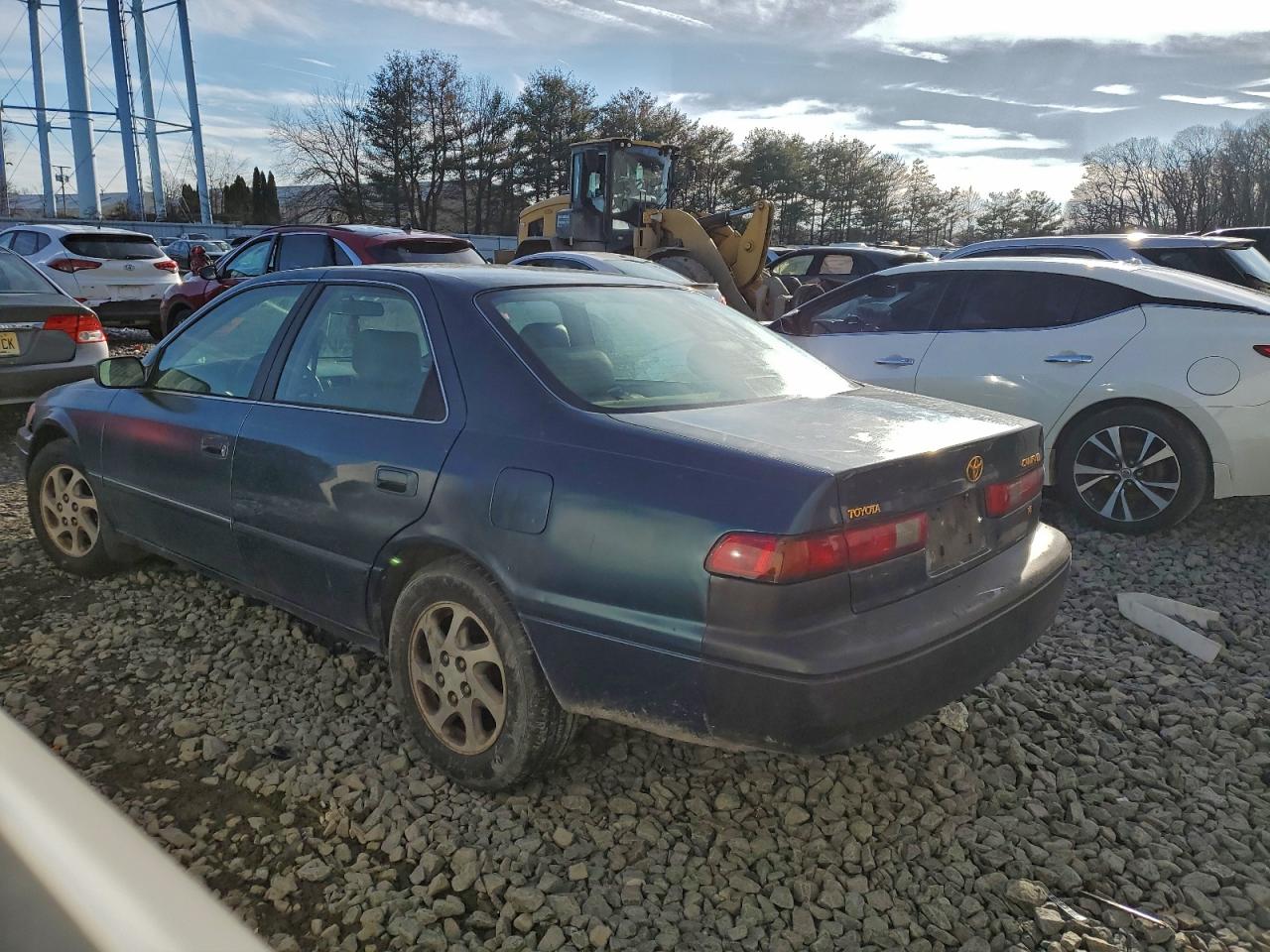 1997 TOYOTA CAMRY CE photo 2