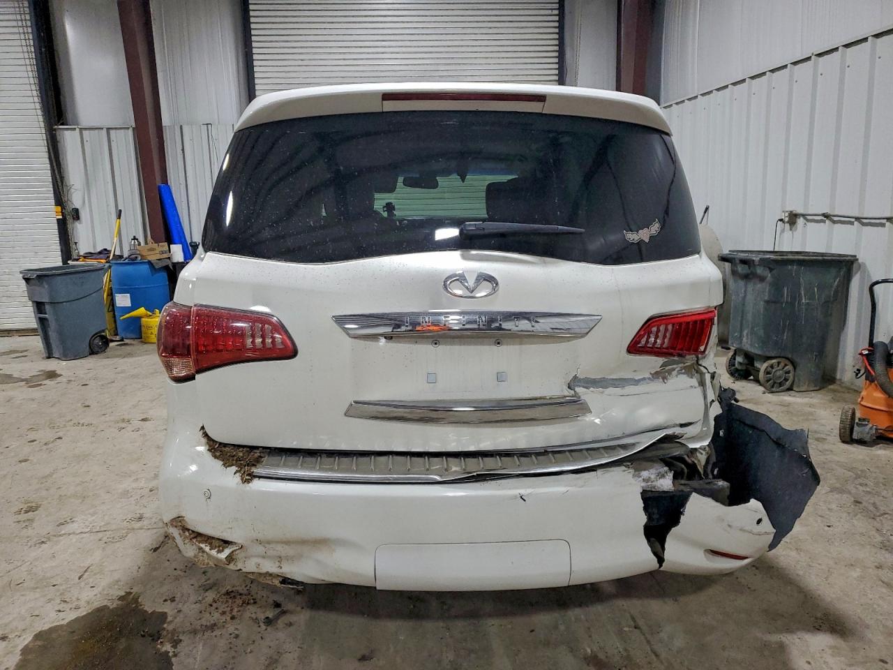 2012 INFINITI QX56 photo 6
