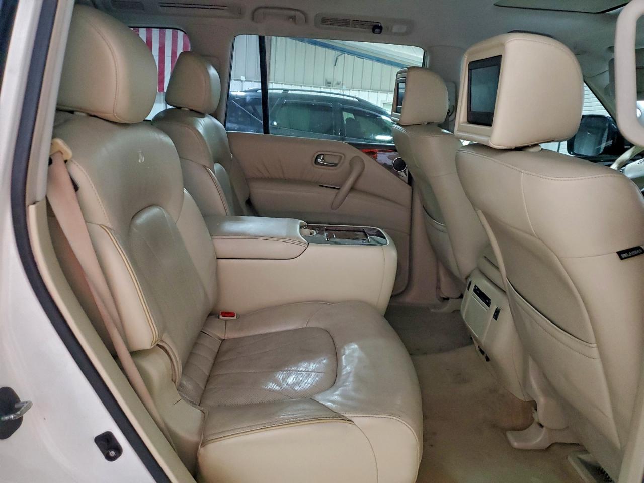 2012 INFINITI QX56 photo 11