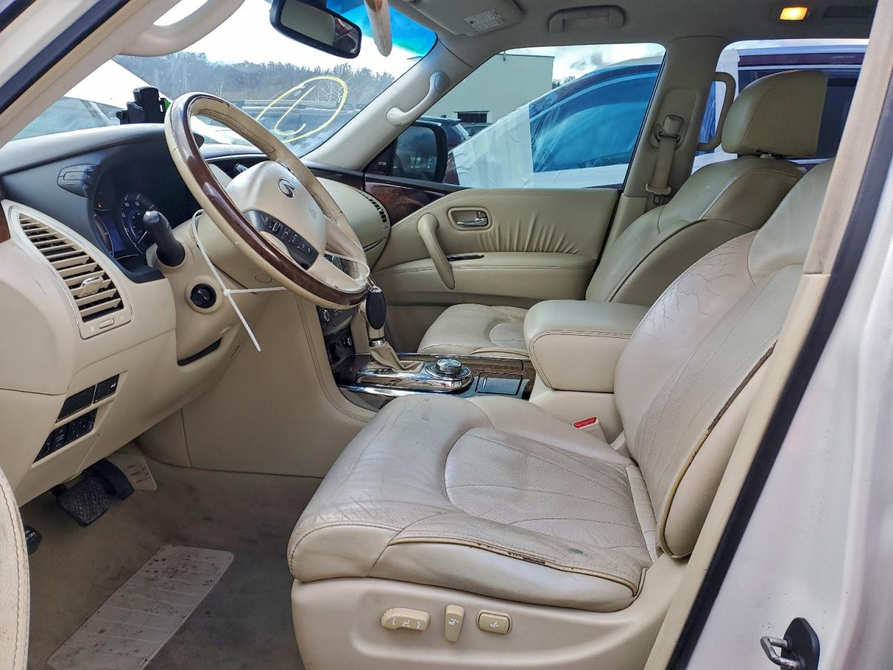2012 INFINITI QX56 photo 7