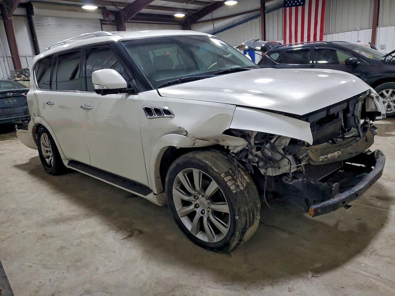 2012 INFINITI QX56 photo 4