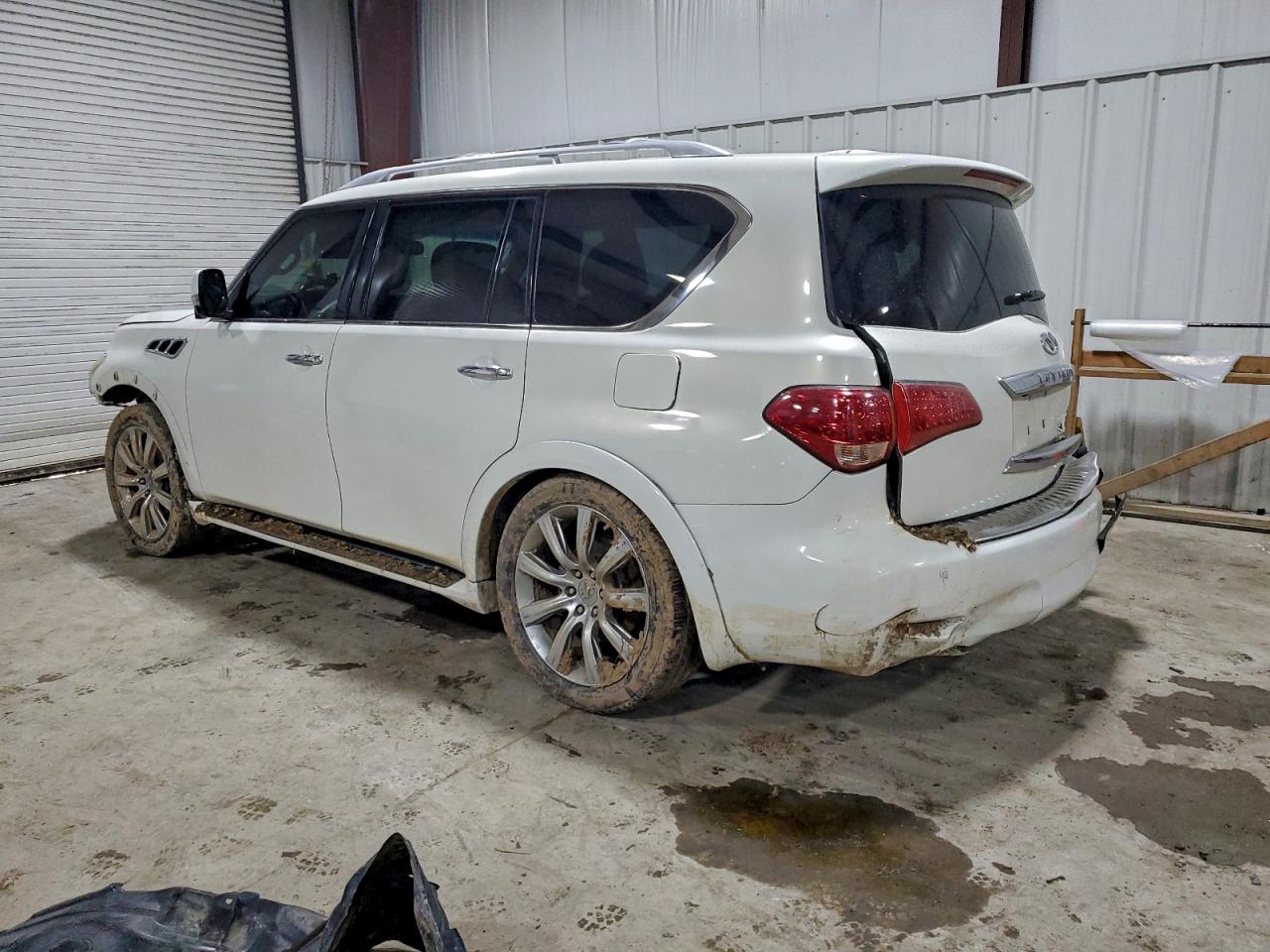 2012 INFINITI QX56 photo 2
