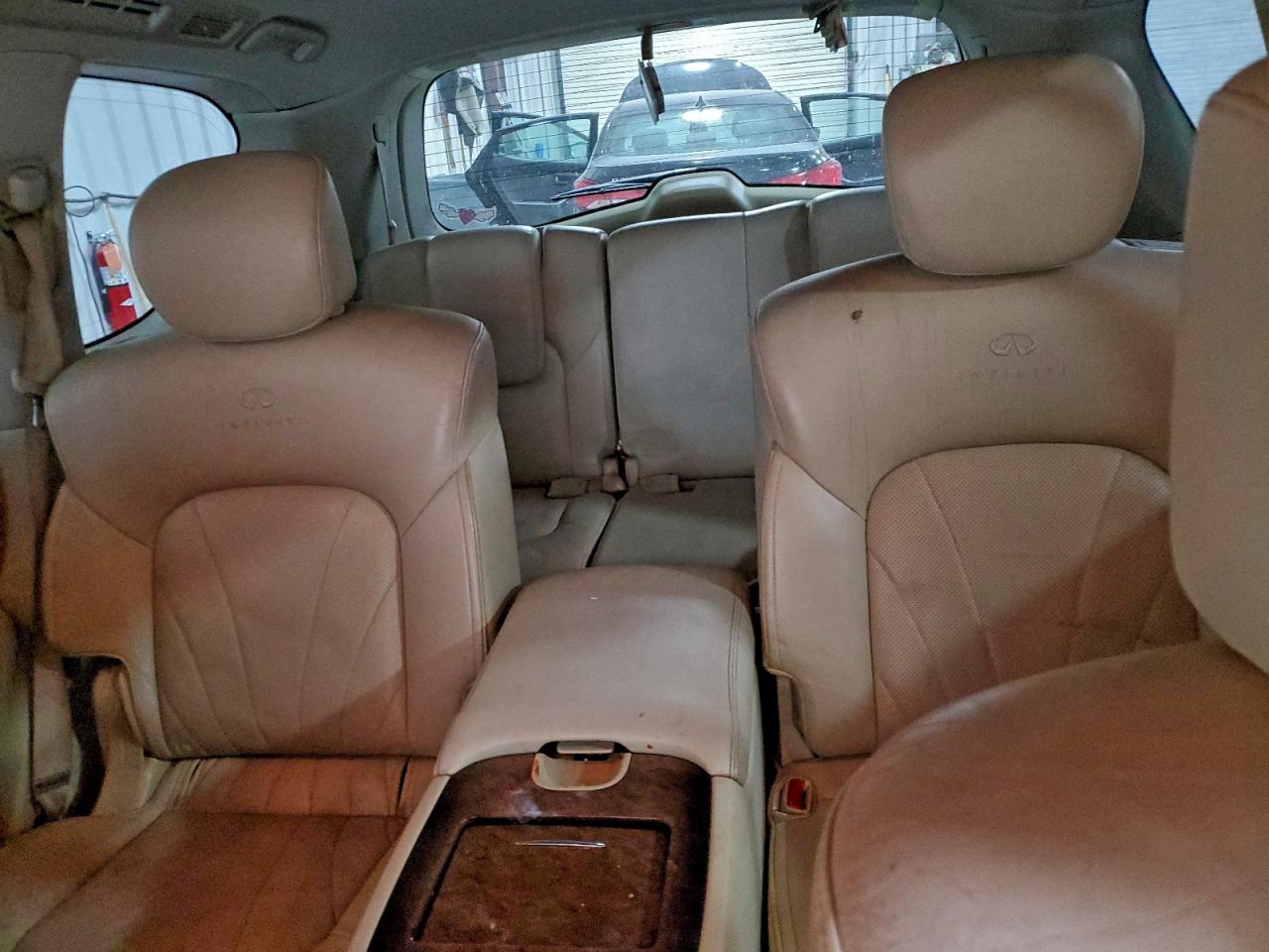 2012 INFINITI QX56 photo 10