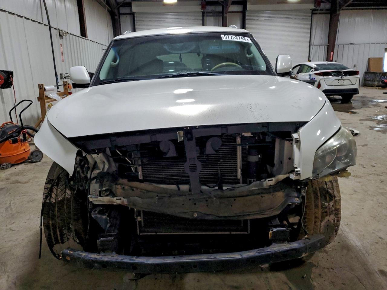 2012 INFINITI QX56 photo 5