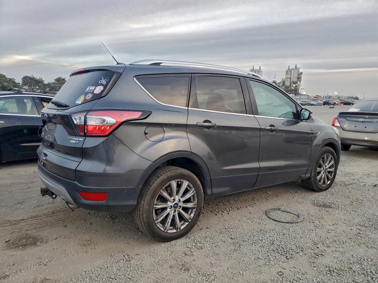 2017 FORD ESCAPE TITANIUM photo 3