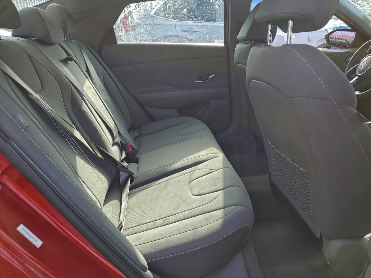 2025 HYUNDAI ELANTRA SEL photo 19