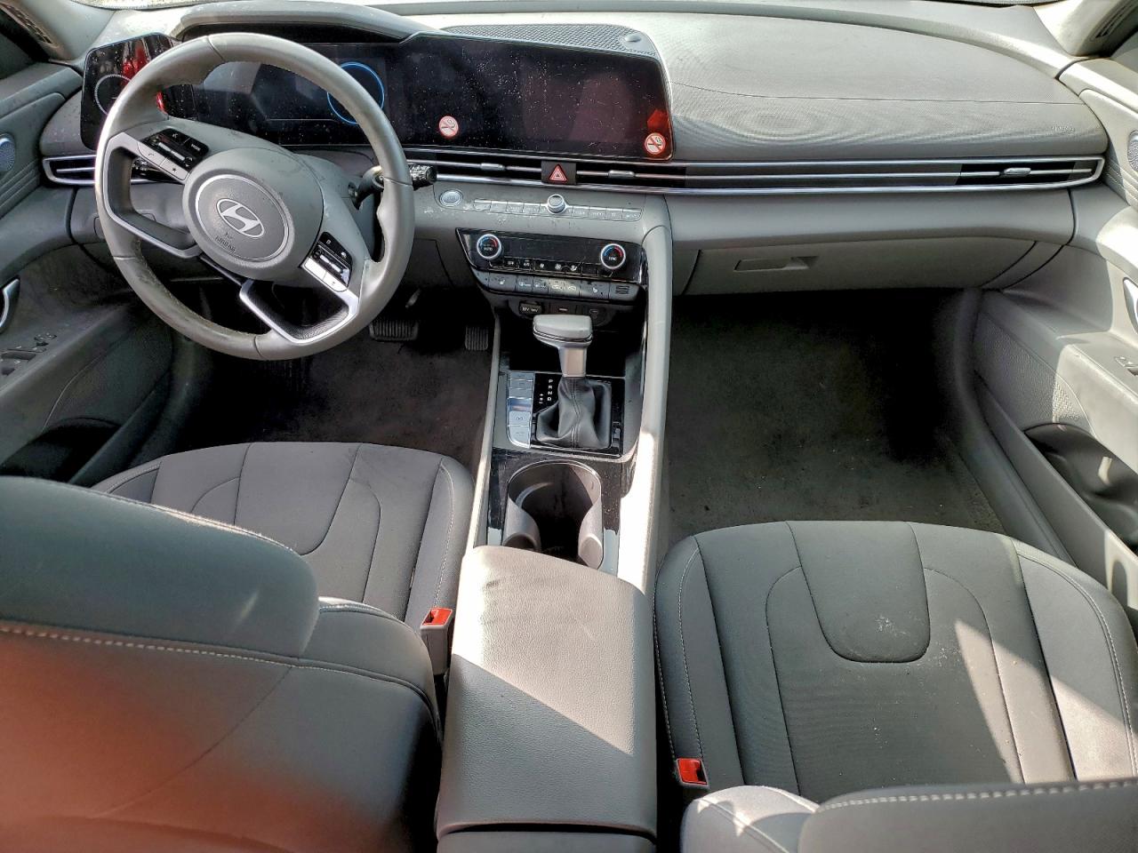 2025 HYUNDAI ELANTRA SEL photo 15