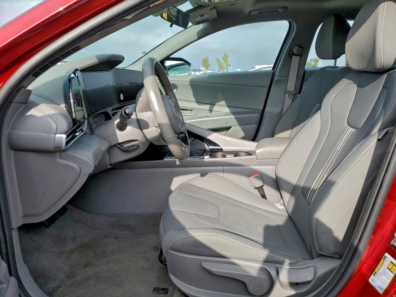 2025 HYUNDAI ELANTRA SEL photo 13