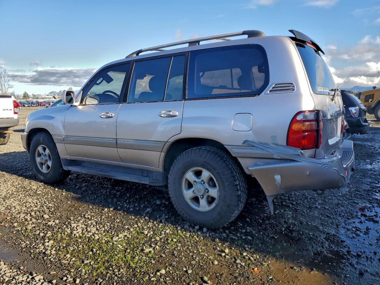 1999 TOYOTA LAND CRUISER photo 2